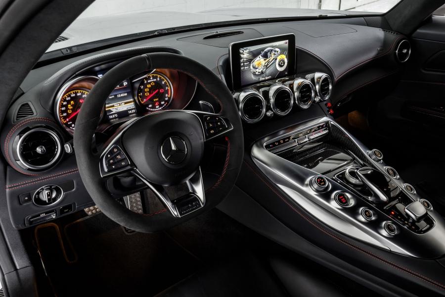  Mercedes-AMG GT S DTM Safety Car 2015 года  (фото 15 из 16)